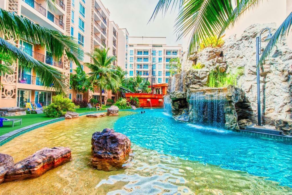 Atlantis Condo Resort Jomtien Exterior photo