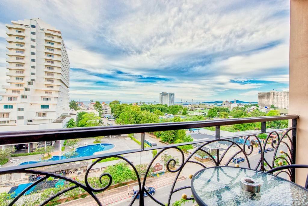 Atlantis Condo Resort Jomtien Exterior photo