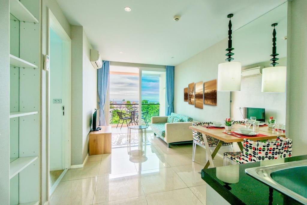 Atlantis Condo Resort Jomtien Exterior photo
